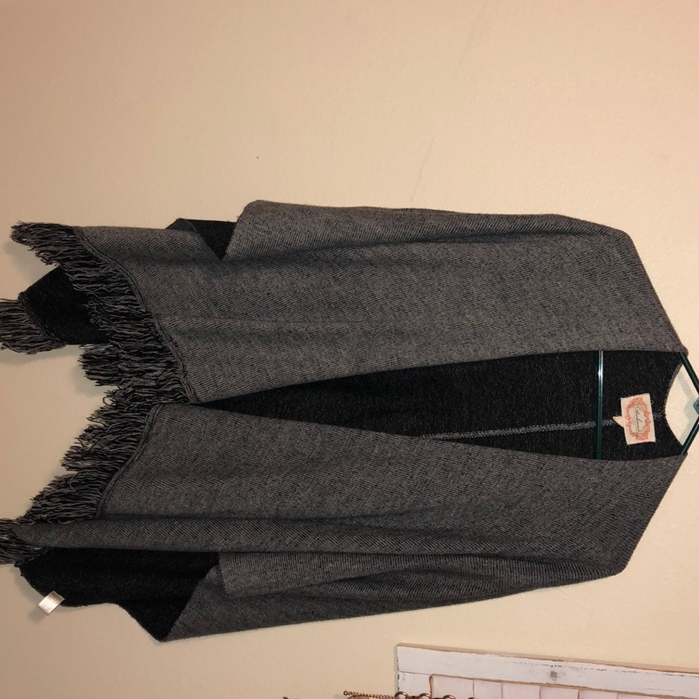 Pancho/ sleeveless cardigan